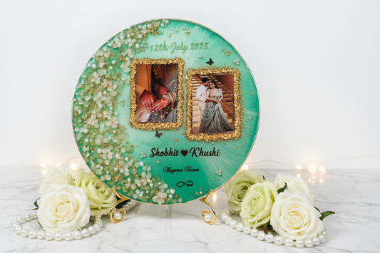 Personalized Circular Couple Resin Frame with Green Base, Dried Florals & Gold Glitter Border – 12 Inch